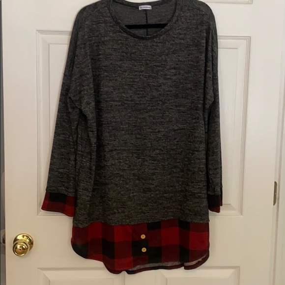 Buffalo plaid hemmed grey tunic size 2x - Picture 2 of 5